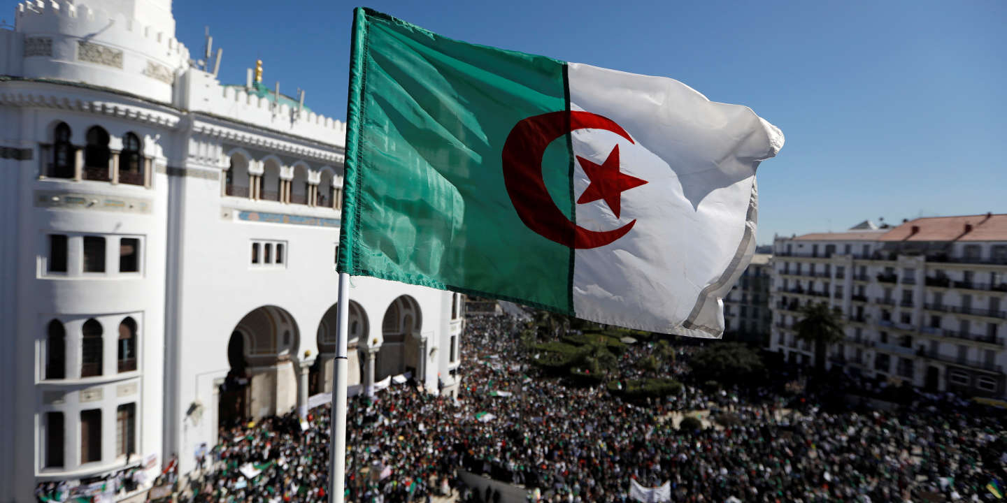 Flag of Algeria, History, Colors & Symbolism