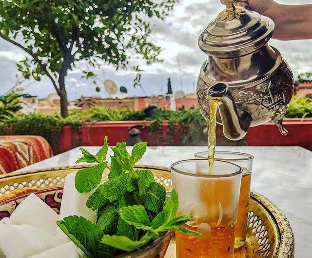 Histoire du thé à la menthe : tout savoir sur cette tradition marocaine -  KAWA